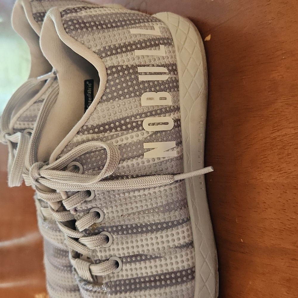 NOBULL 8 Burst Trainer Striped Shoes M6. 5 W8